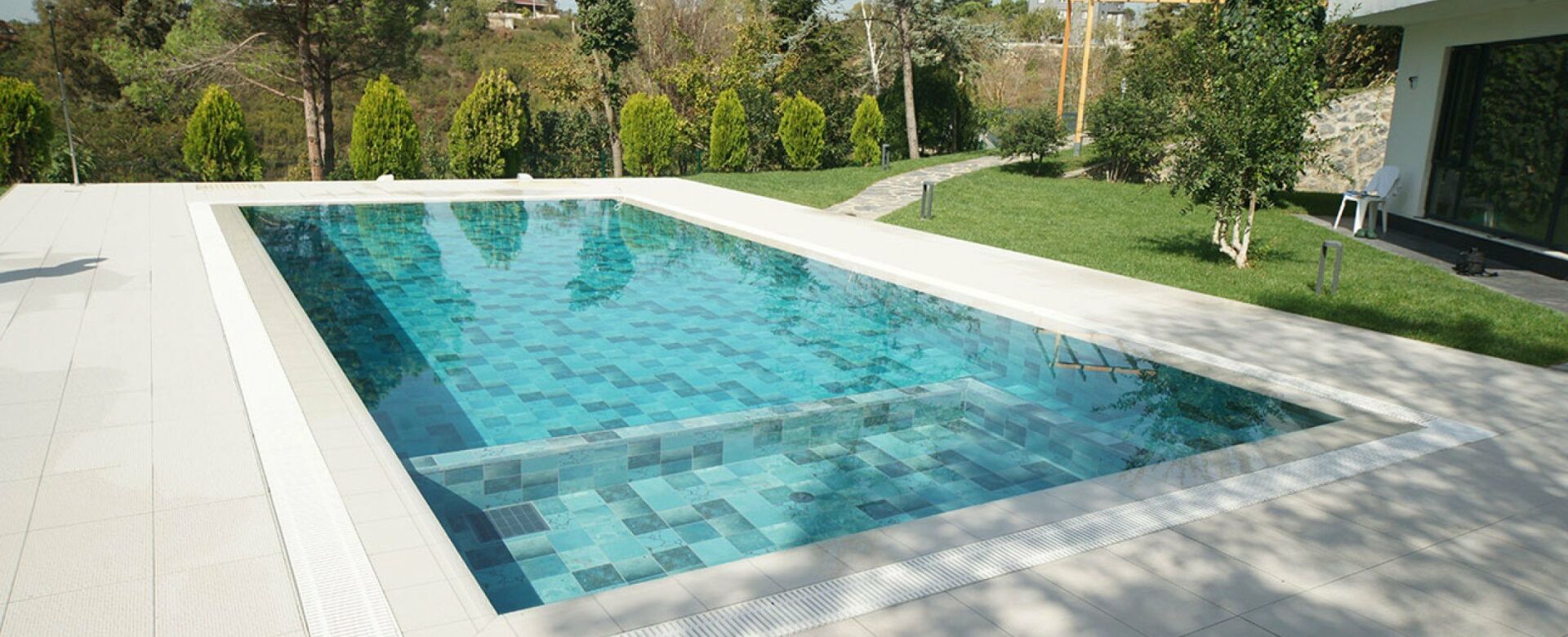 Serapool Piazza Turquoise 33x66cm Porselen Karo